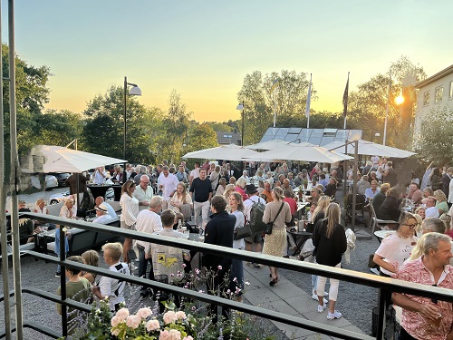 Gårdsfest med Stens änglar